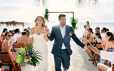 Lauren & Philip: Cheerful Beachside Ceremony on Koko King Island