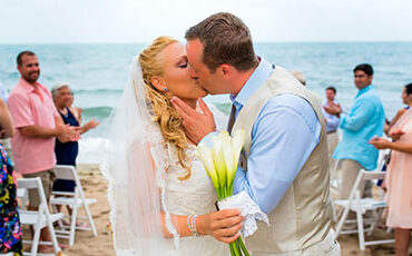 Gretchen & Jonathan: Elegant Beach Wedding